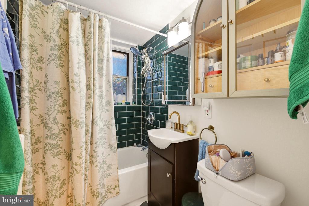1820 CLYDESDALE PLACE NW Unit: 4