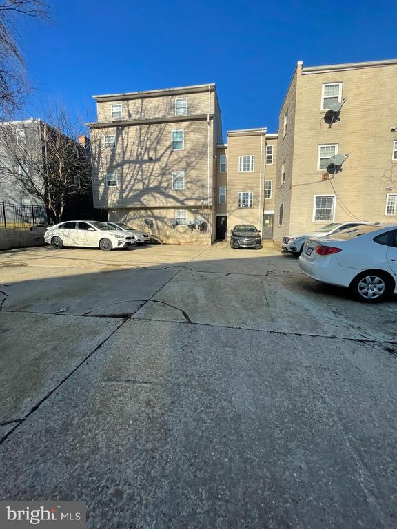 612 EASTERN AVENUE NE Unit: C02