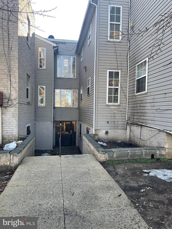 612 EASTERN AVENUE NE Unit: C02