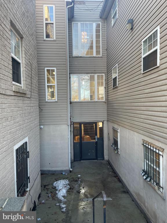 612 EASTERN AVENUE NE Unit: C02