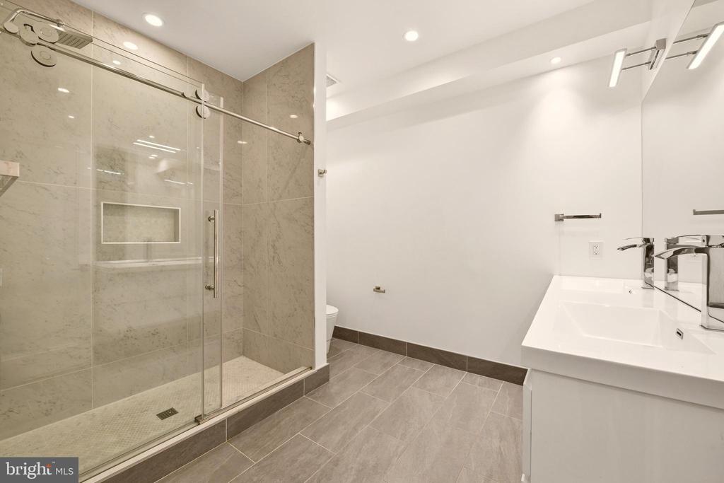 1023 16TH STREET NE Unit: B