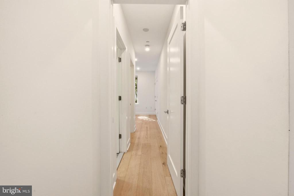 1023 16TH STREET NE Unit: B