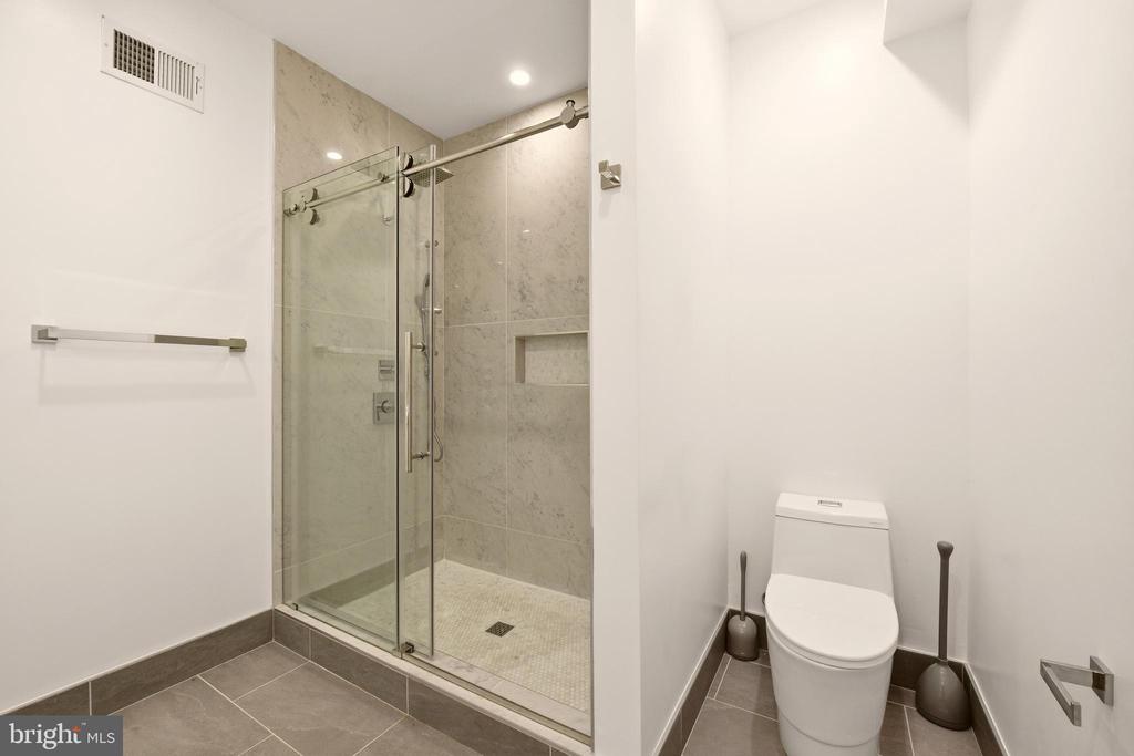 1023 16TH STREET NE Unit: B
