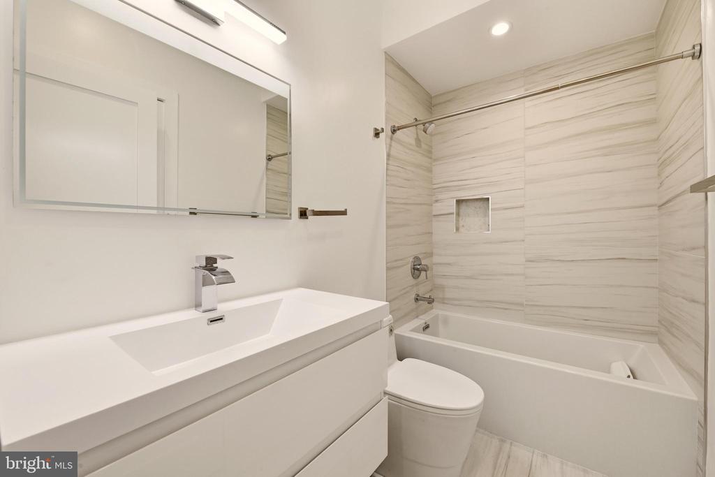 1023 16TH STREET NE Unit: B