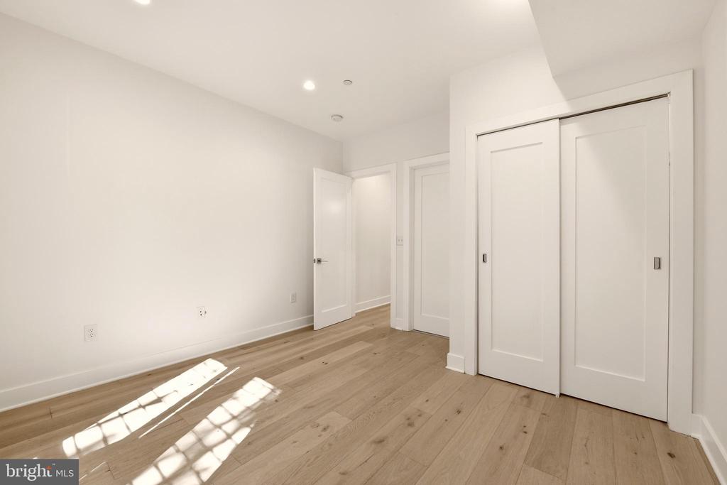 1023 16TH STREET NE Unit: B