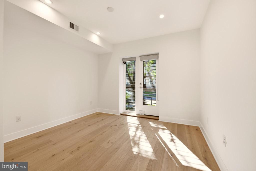 1023 16TH STREET NE Unit: B