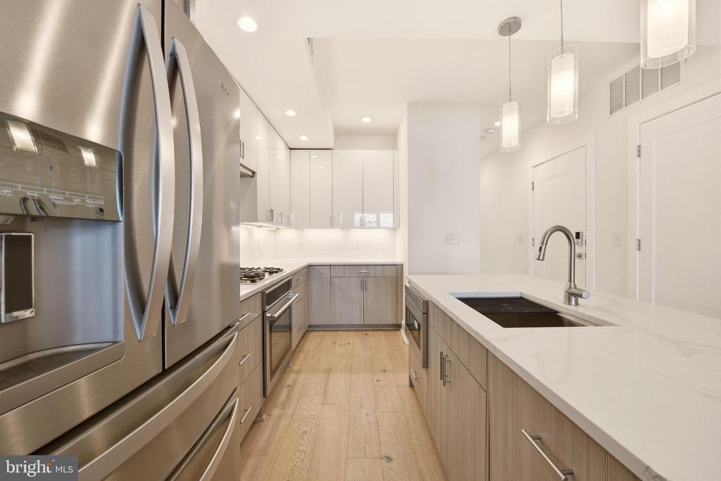 1023 16TH STREET NE Unit: B
