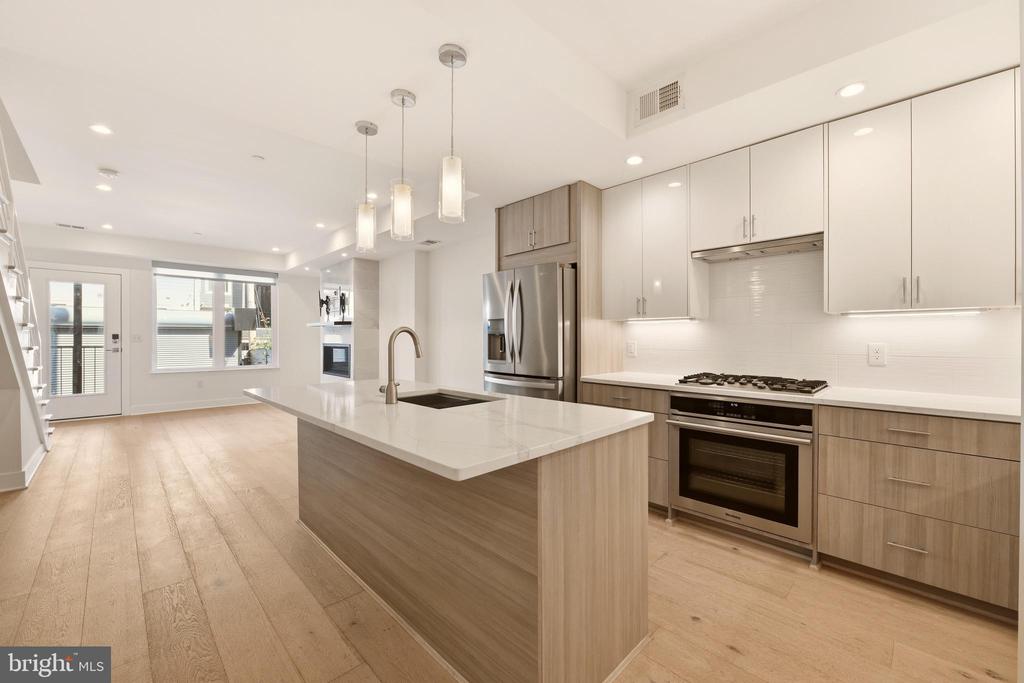 1023 16TH STREET NE Unit: B