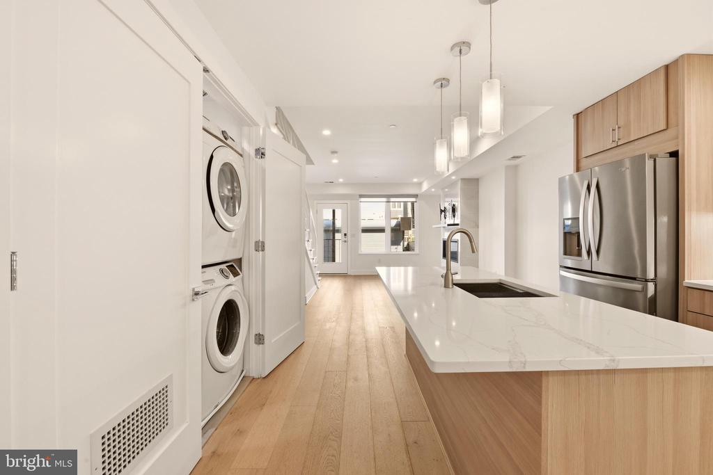 1023 16TH STREET NE Unit: B