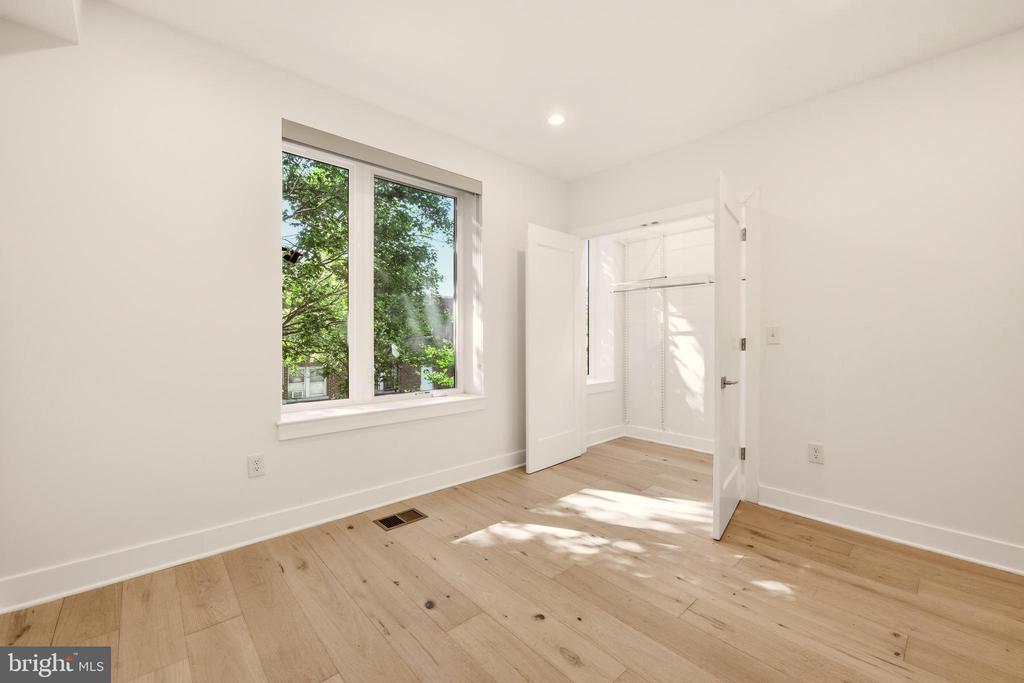 1023 16TH STREET NE Unit: B