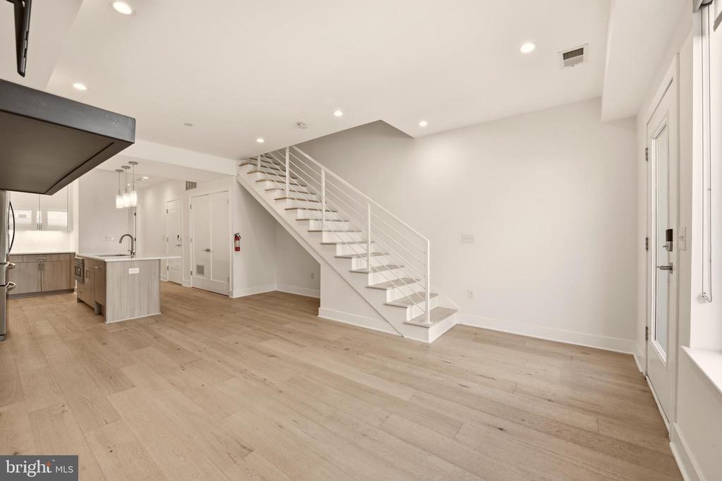 1023 16TH STREET NE Unit: B