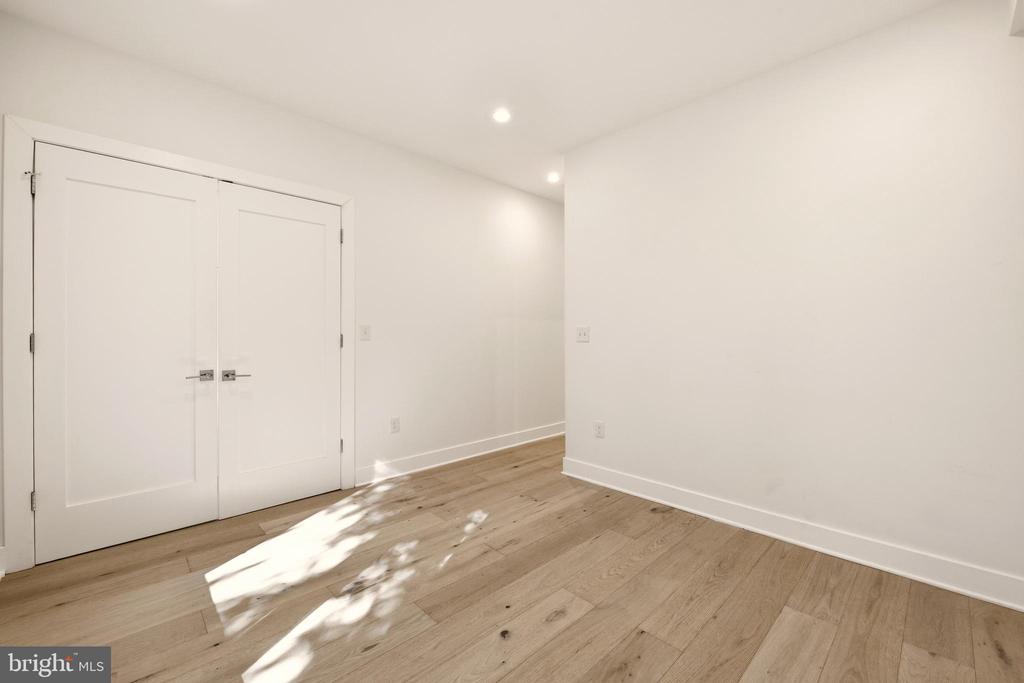 1023 16TH STREET NE Unit: B
