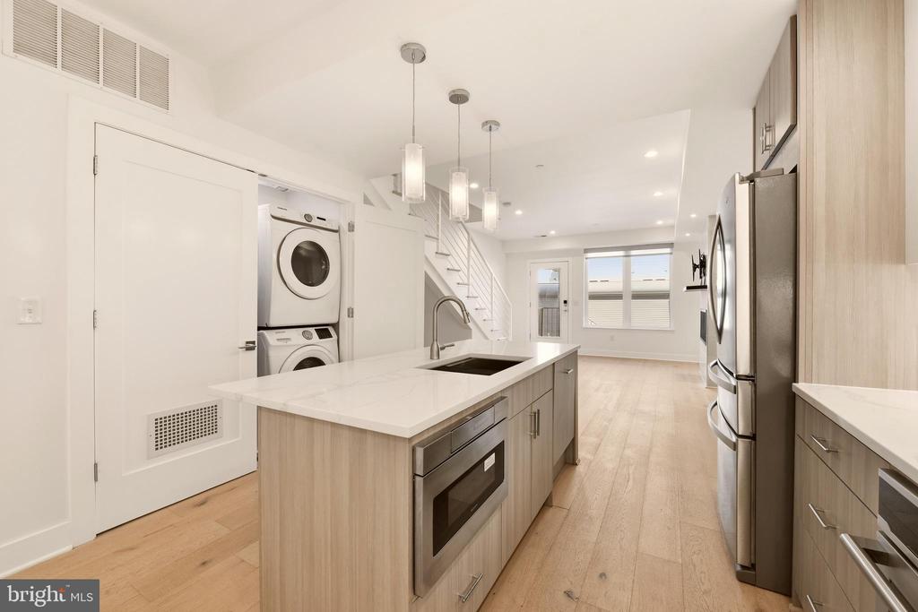 1023 16TH STREET NE Unit: B