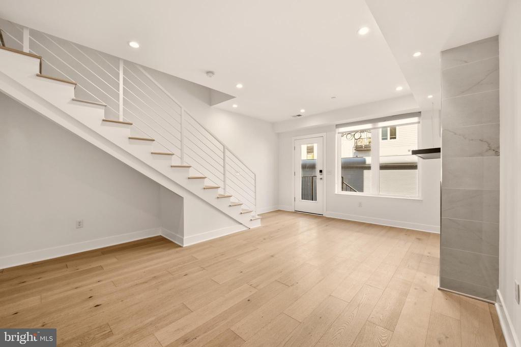 1023 16TH STREET NE Unit: B