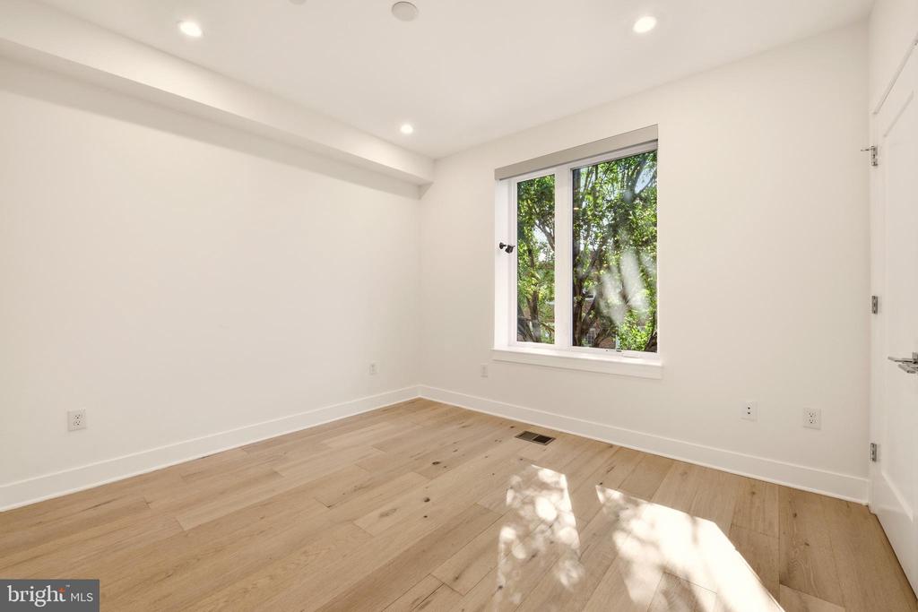 1023 16TH STREET NE Unit: B