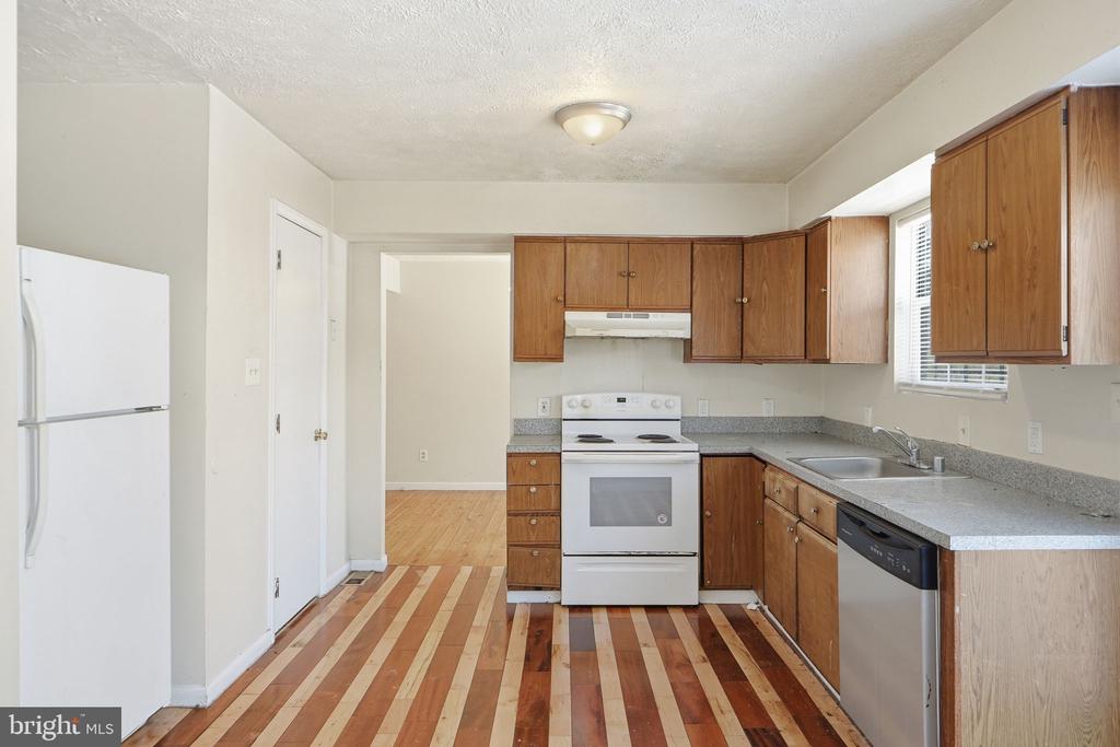 5808 BURGUNDY STREET