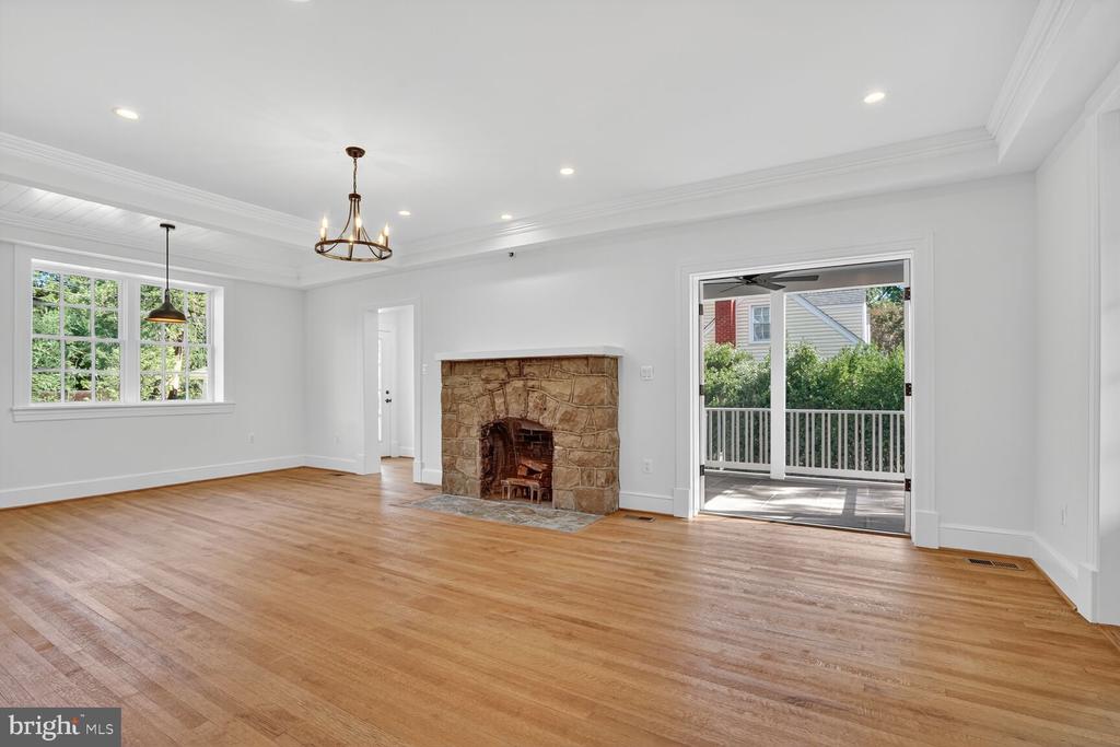 812 FULTON AVENUE