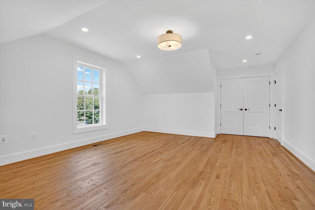 812 FULTON AVENUE