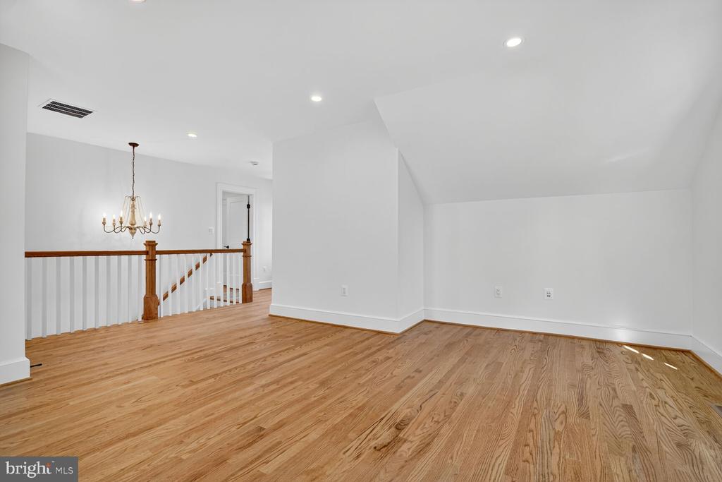812 FULTON AVENUE