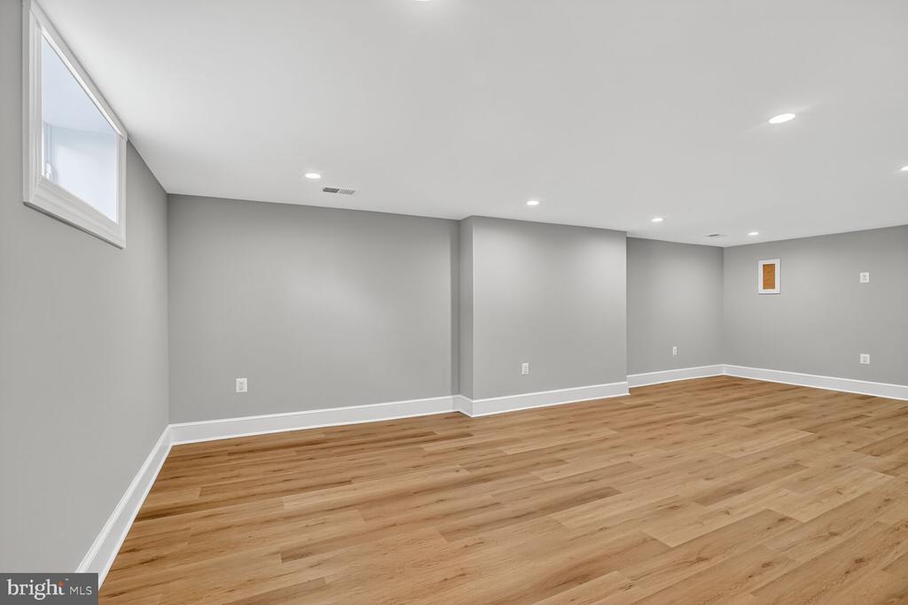 812 FULTON AVENUE