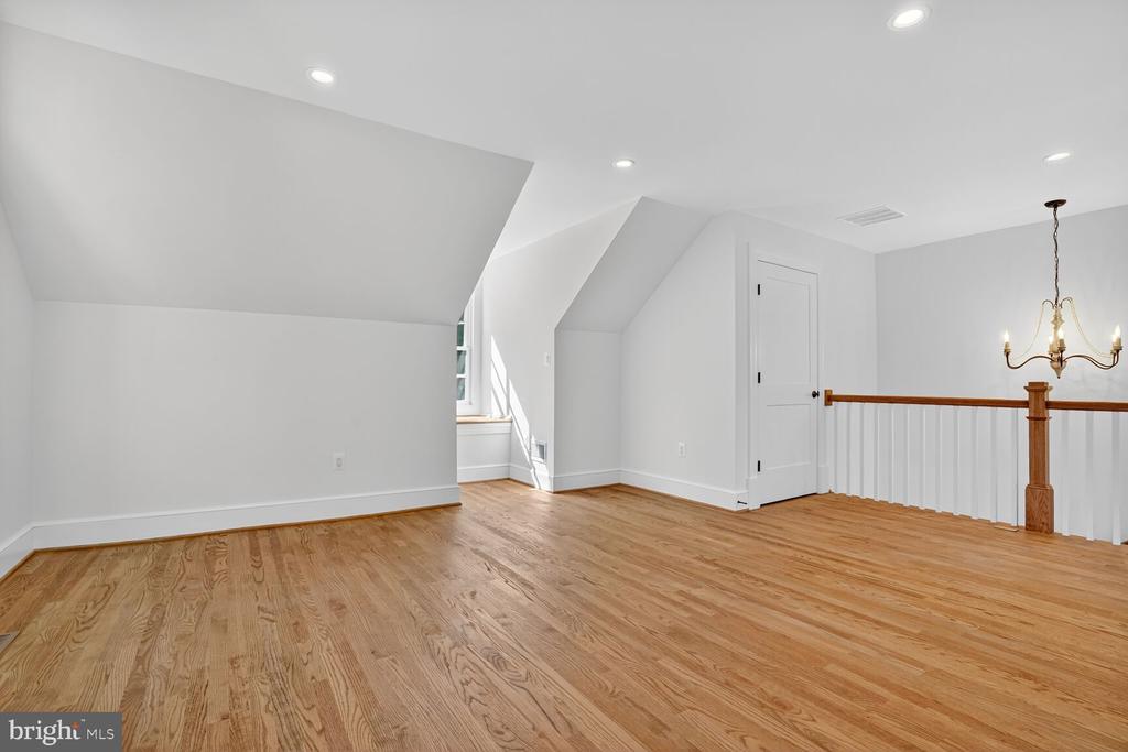 812 FULTON AVENUE