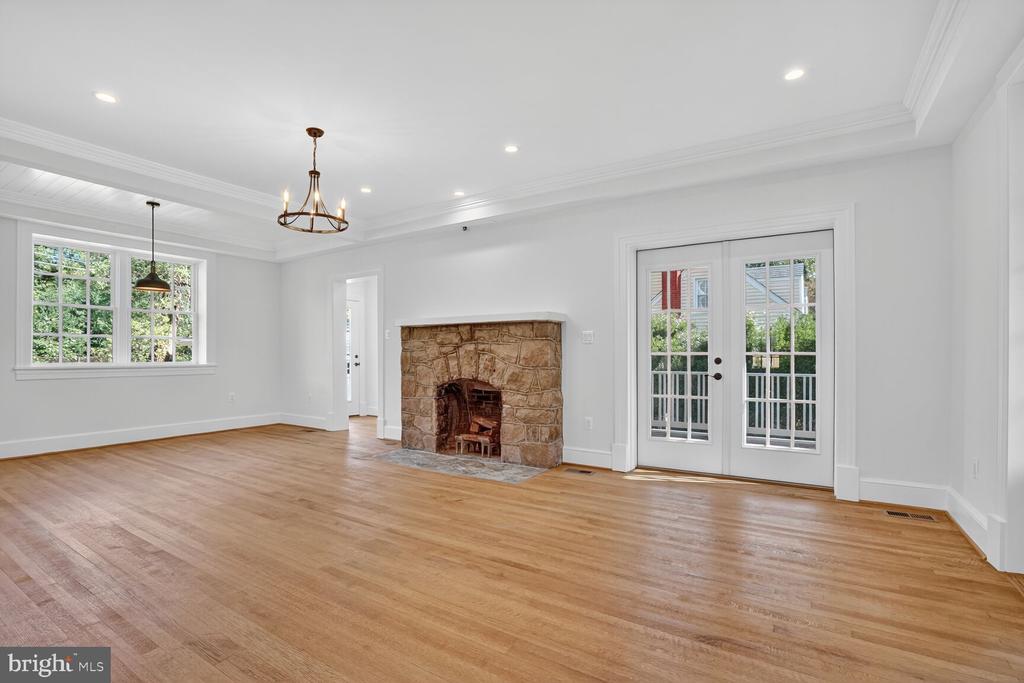 812 FULTON AVENUE