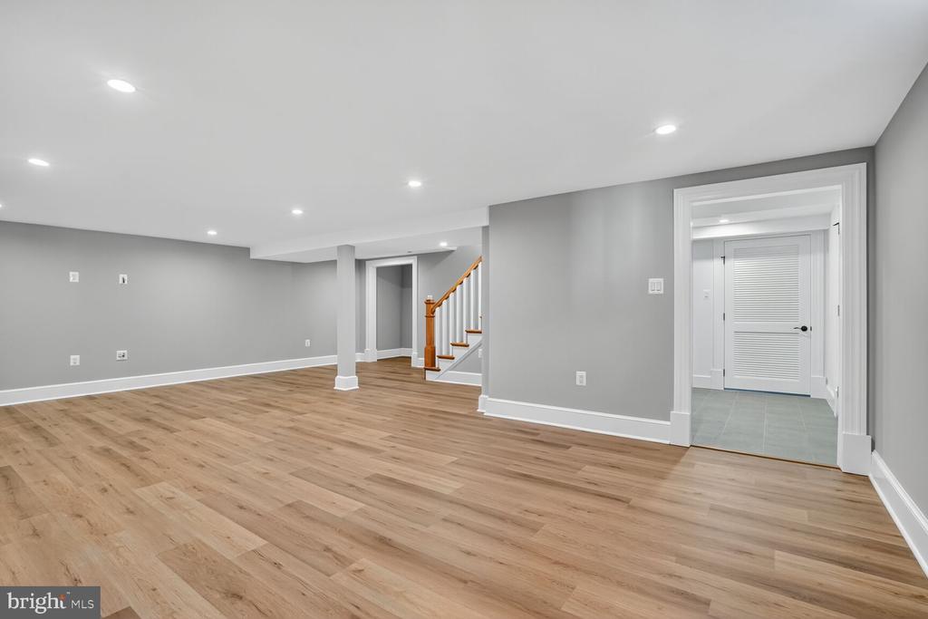 812 FULTON AVENUE
