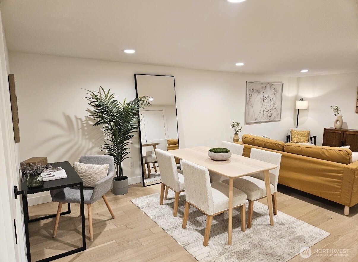 7341 21st Avenue NE Unit: B