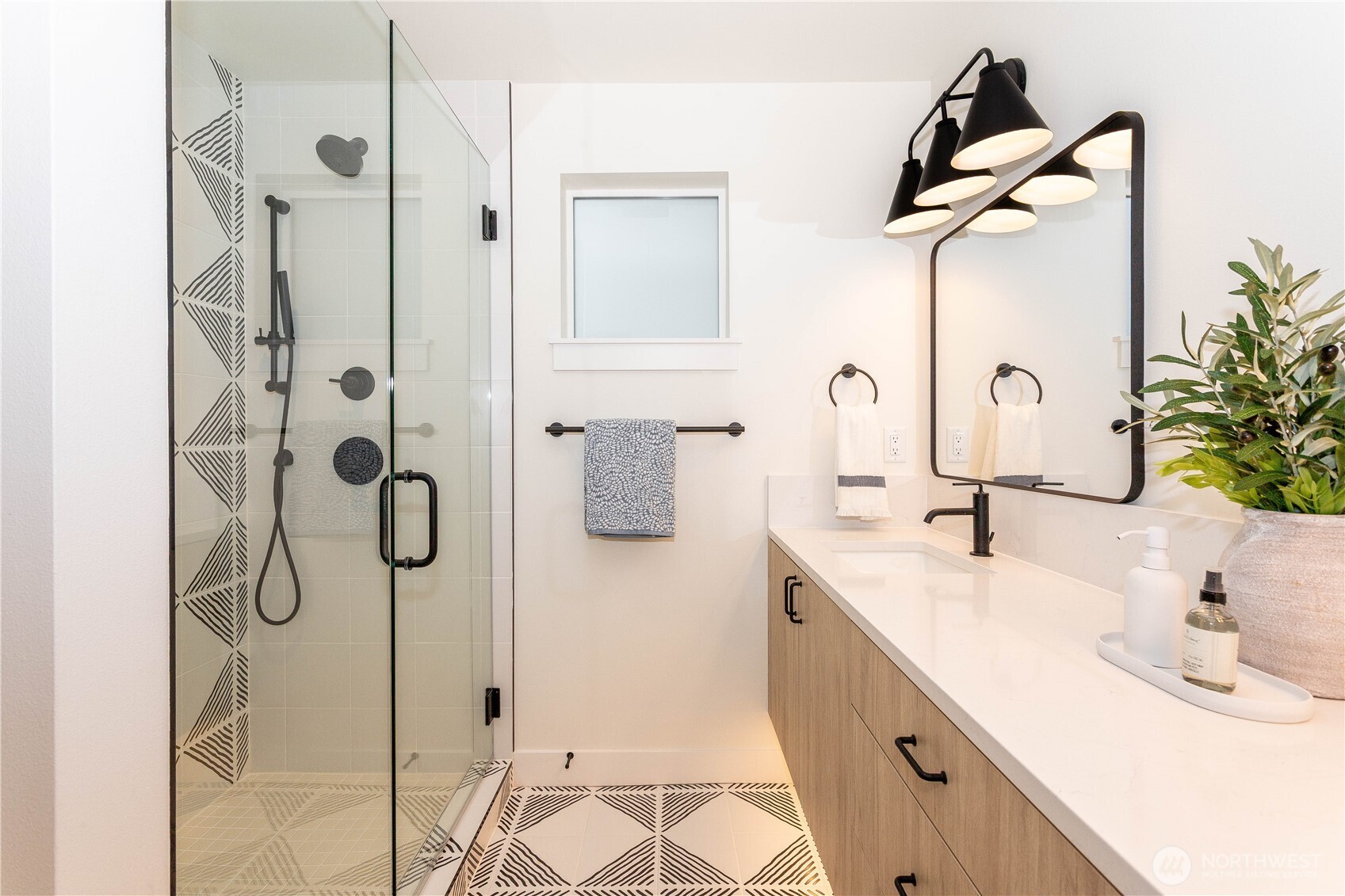 7341 21st Avenue NE Unit: B