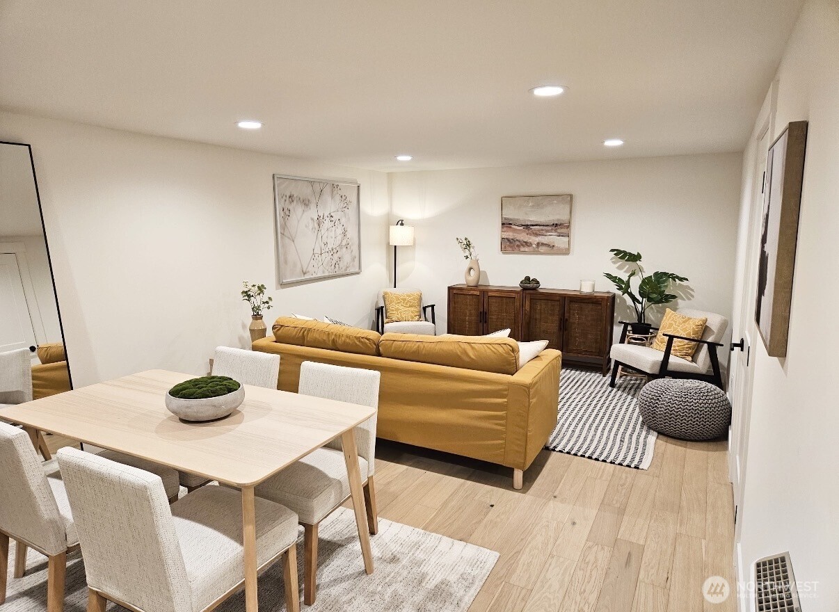 7341 21st Avenue NE Unit: B