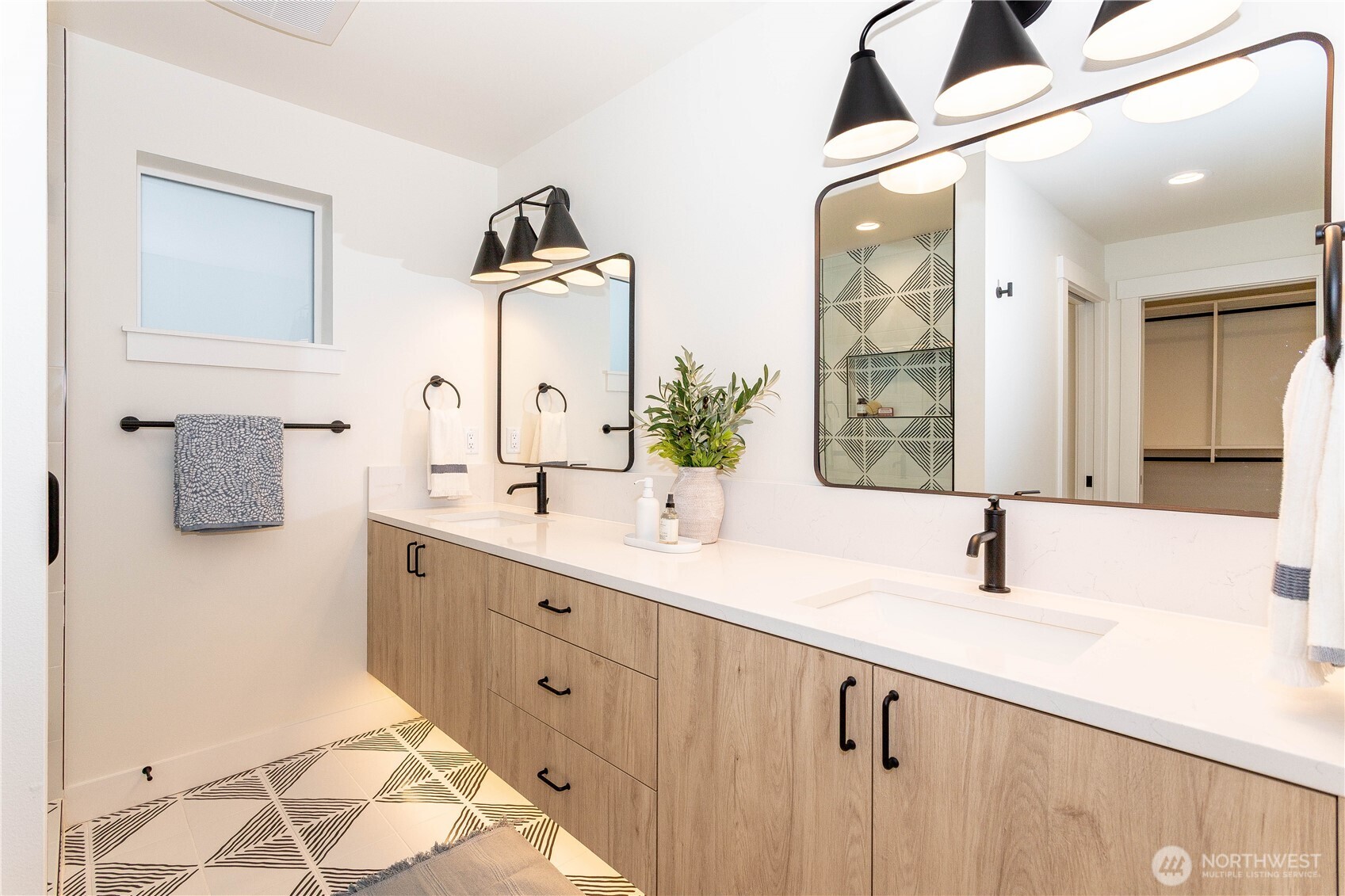 7341 21st Avenue NE Unit: B