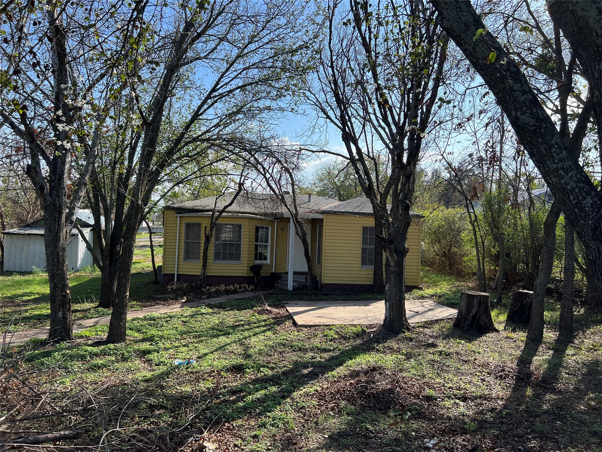 1435 Mineral Wells Highway