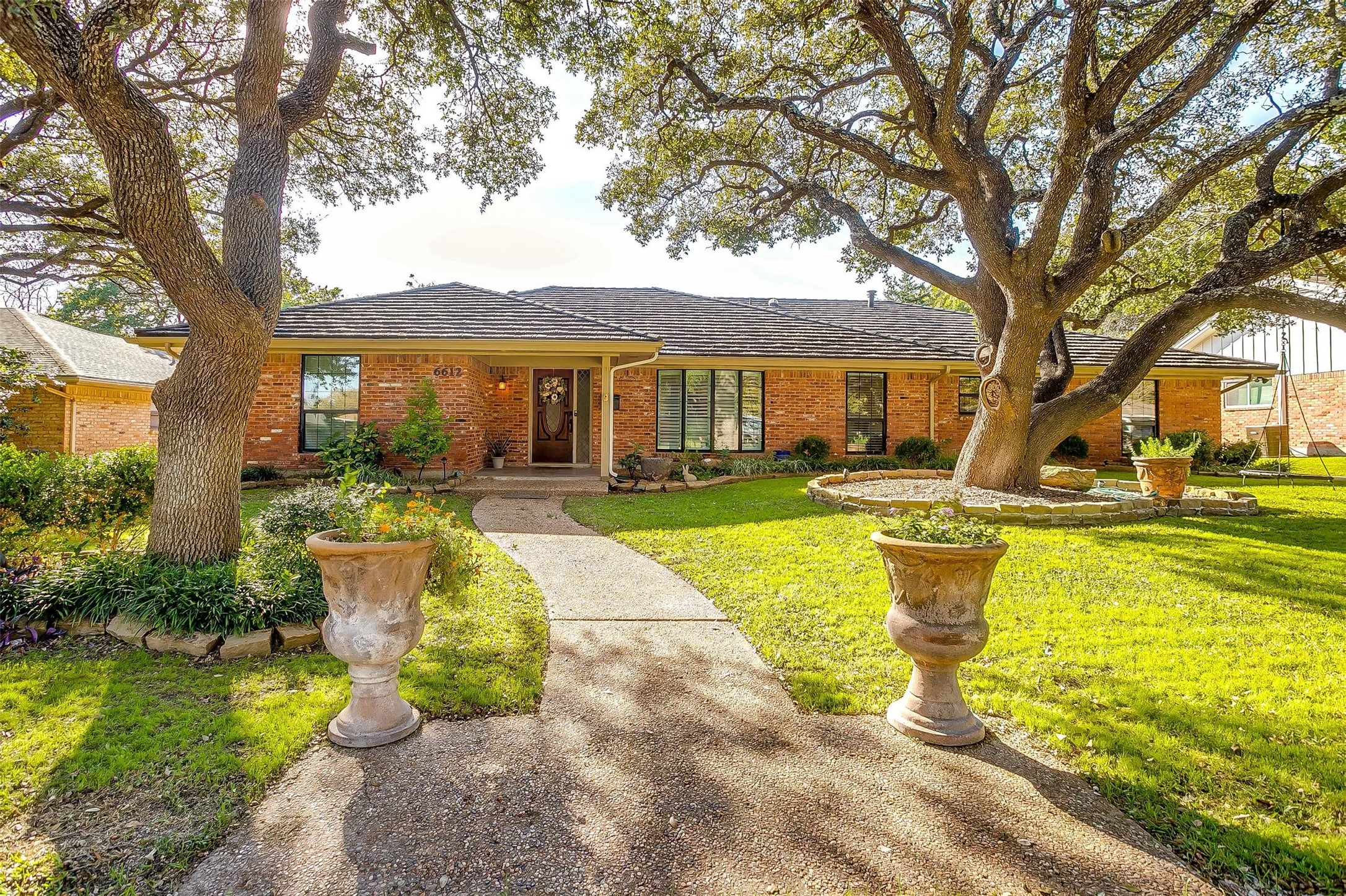 6612 Kingswood Drive