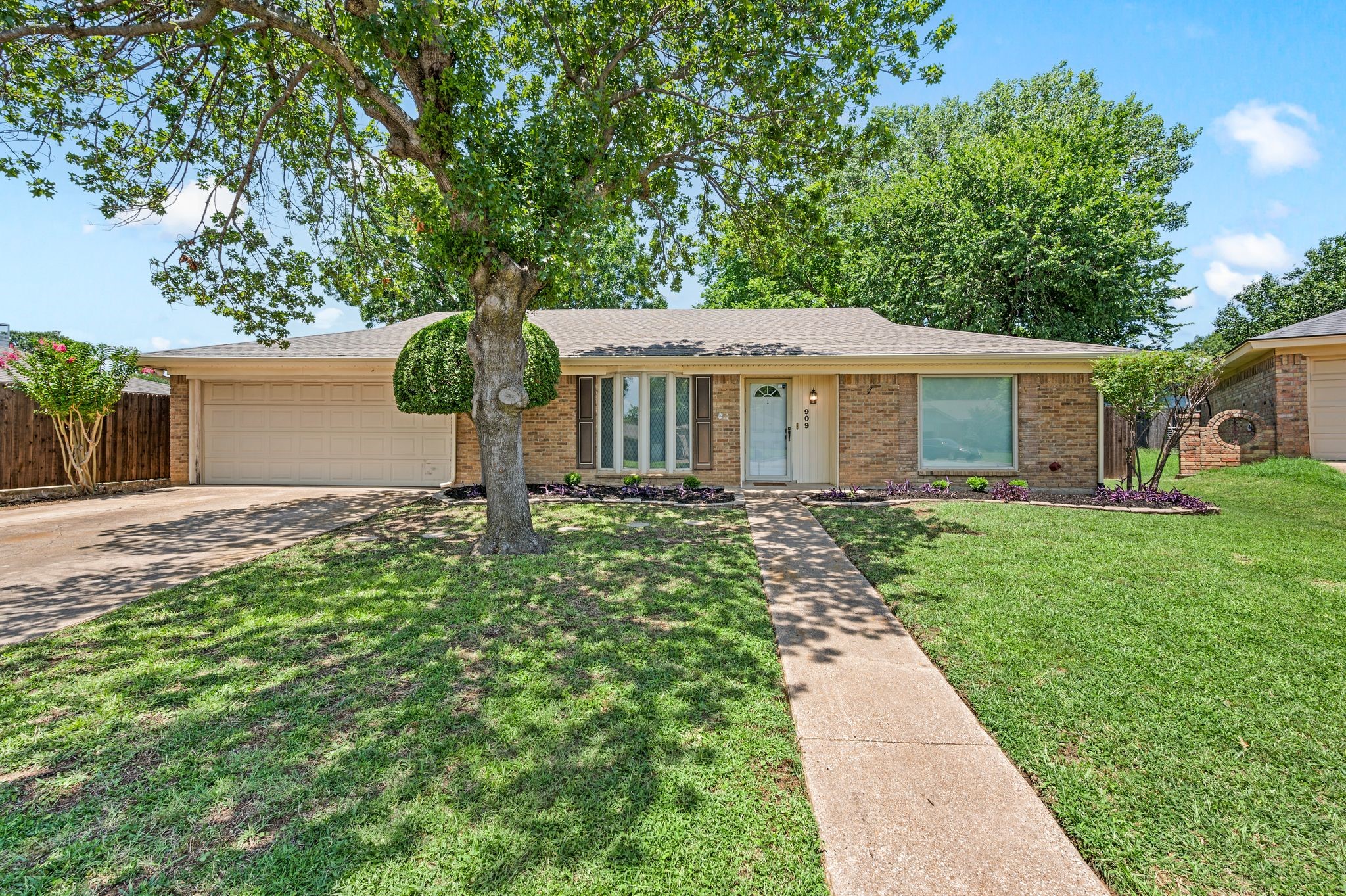 909 Ridge Drive