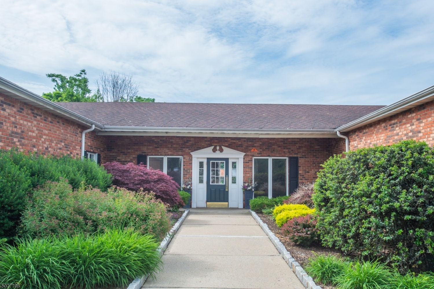 10 W HANOVER AVE