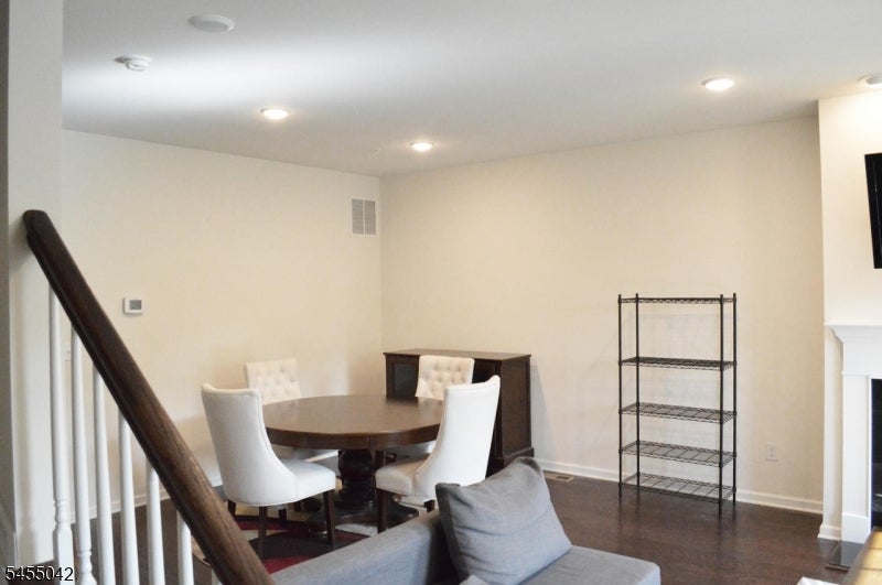 80 Albert Ct