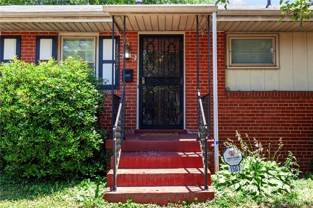 1507 Gunn St