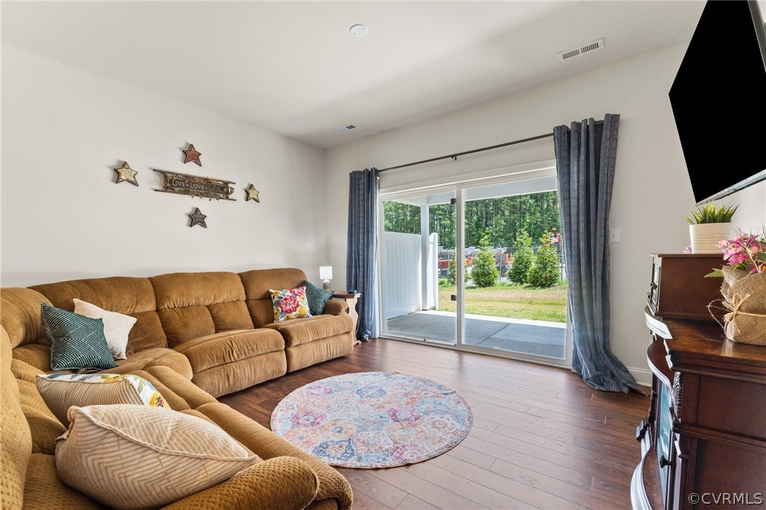 6989 Leire Ln