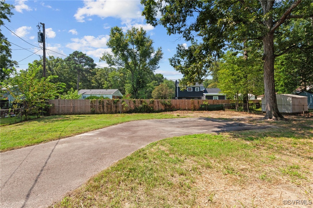 6424 Moon Ln