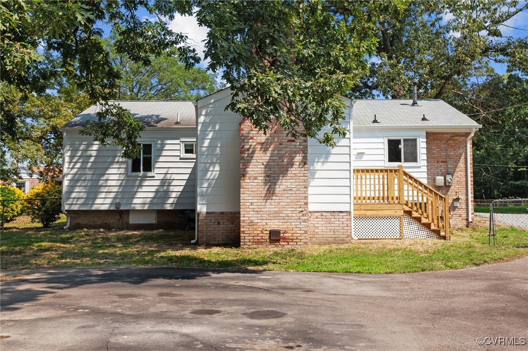 6424 Moon Ln