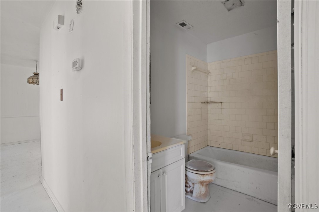 6379 Amasis Ct