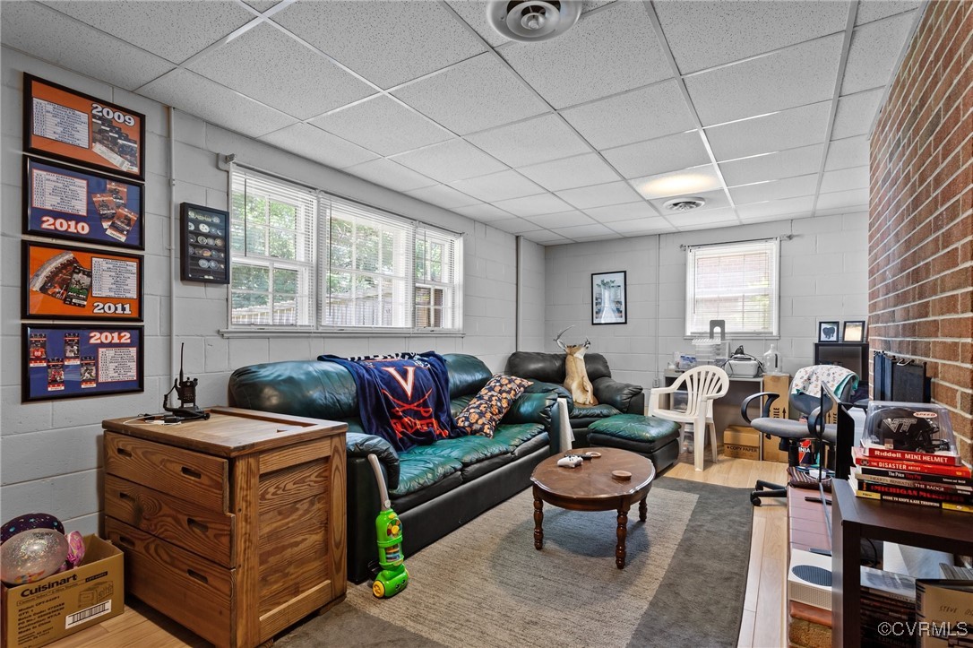 2807 W Broadway