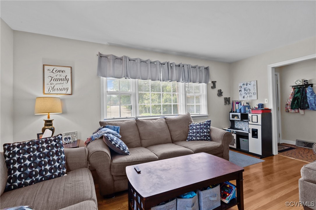 2807 W Broadway