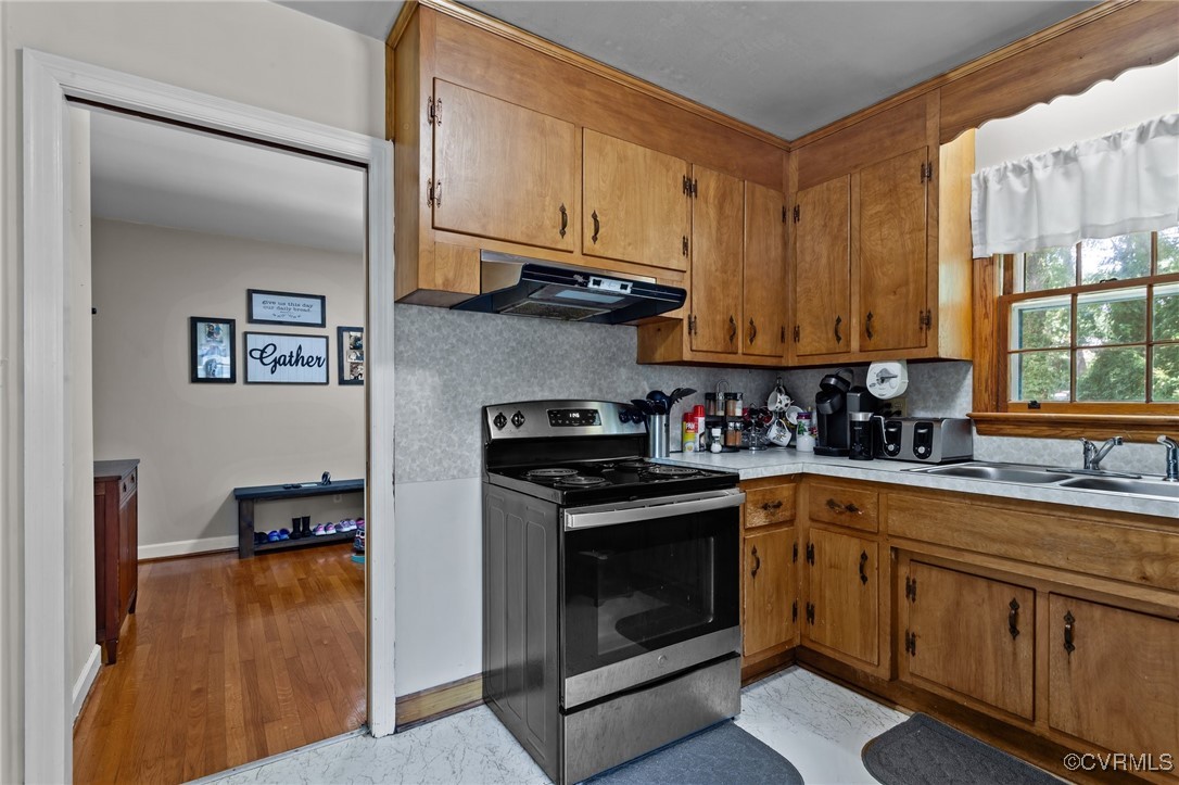 2807 W Broadway
