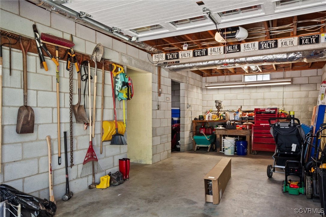2807 W Broadway