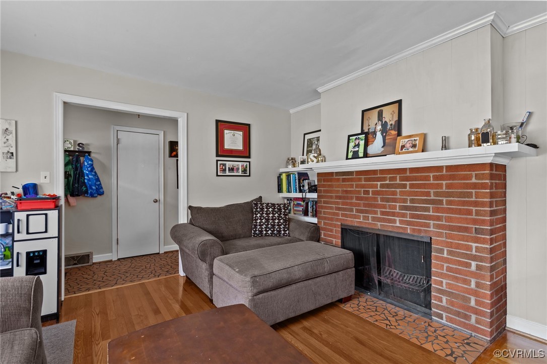 2807 W Broadway