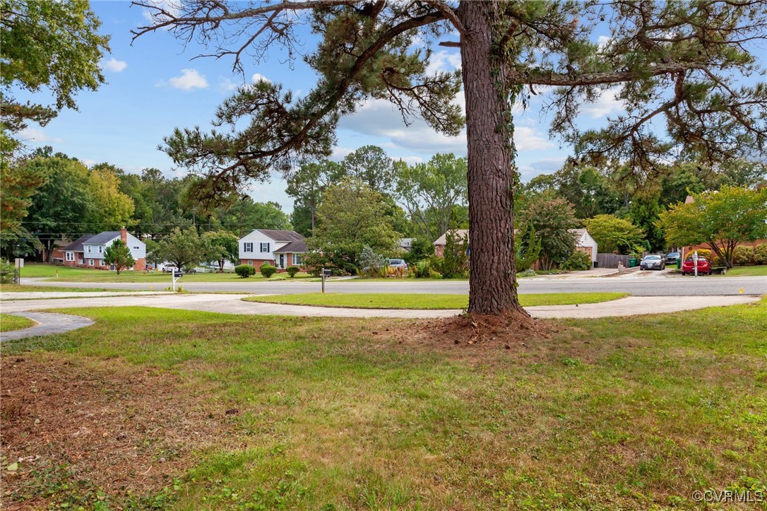 1705 Lauderdale Dr