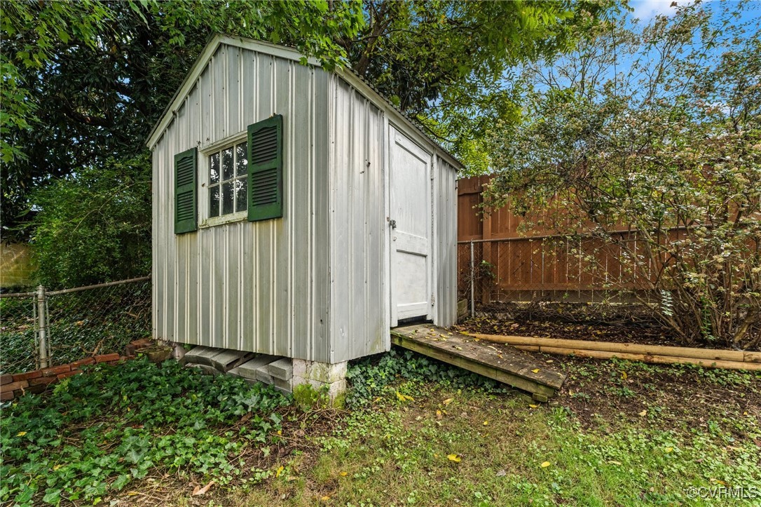 2401 Greenway Ave