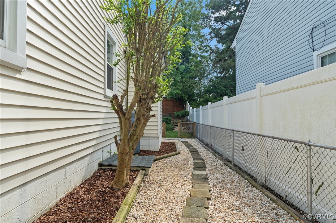 2401 Greenway Ave