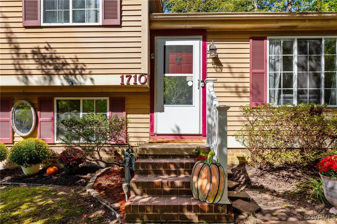1710 White Cedar Ln